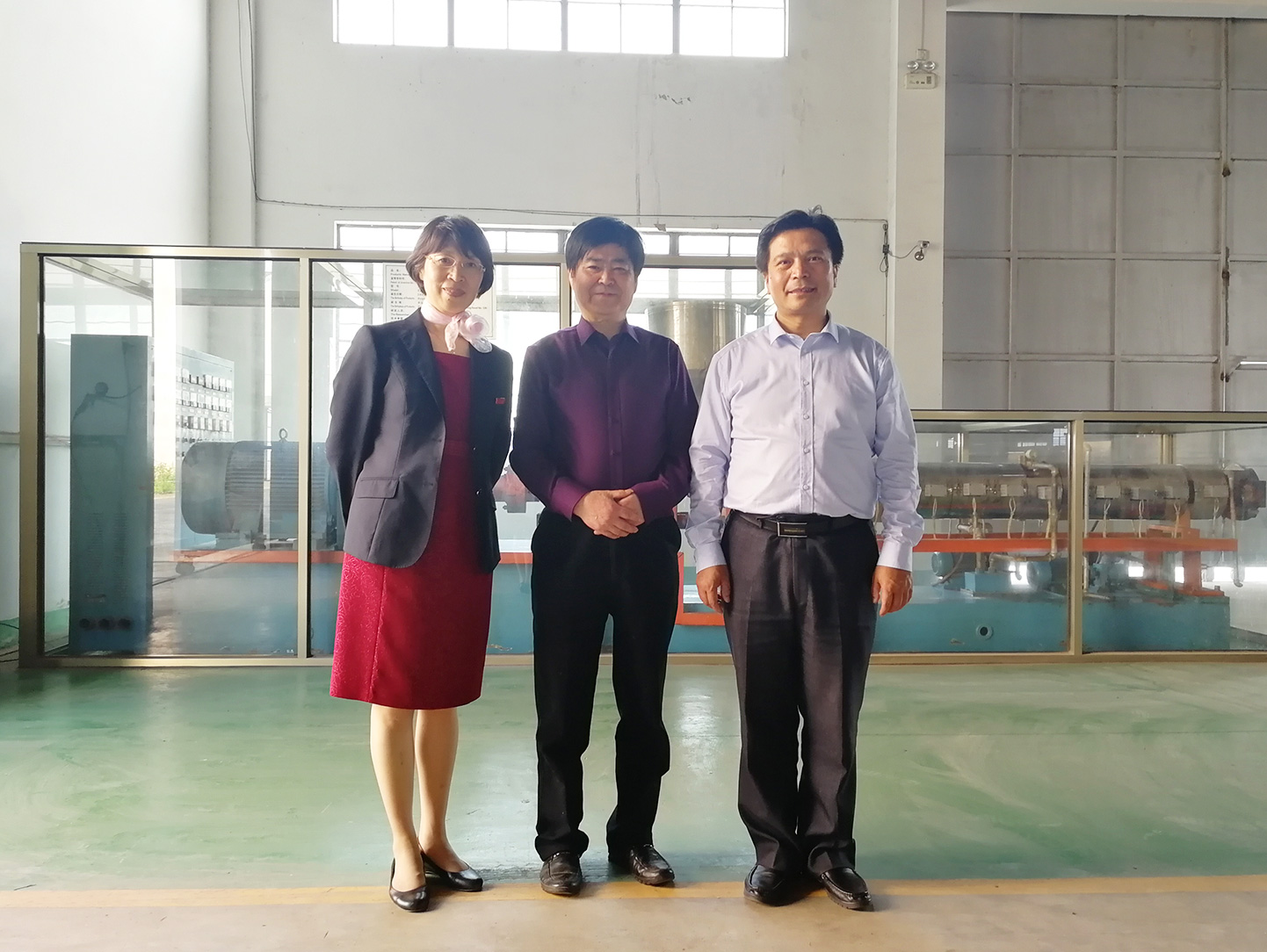 中塑協(xié)專家到蒞臨我公司參觀指導.jpg 中塑協(xié)專家到蒞臨我公司參觀指導.jpg