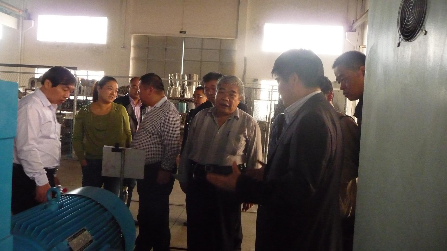 中塑協(xié)改性塑料專委會(huì)領(lǐng)導(dǎo)及年會(huì)代表一行到我公司參觀考察.jpg 中塑協(xié)改性塑料專委會(huì)領(lǐng)導(dǎo)及年會(huì)代表一行到我公司參觀考察.jpg