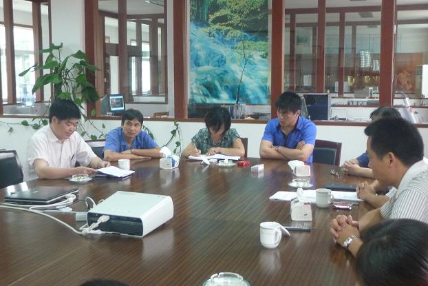 黨員創(chuàng)先爭優(yōu) 職工爭當標兵.jpg 黨員創(chuàng)先爭優(yōu) 職工爭當標兵.jpg